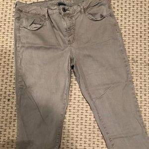 Never worn light gray American Eagle jeggings!